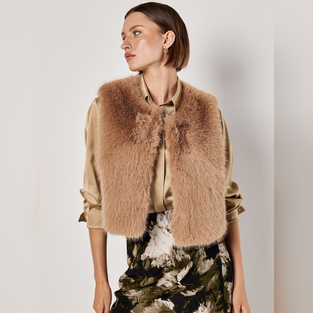 Crop Faux Fur Vest - Picture 4 of 6